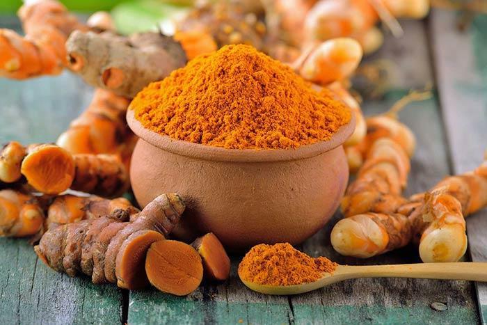 Proprietà della curcuma e benefici per le difese immunitarie